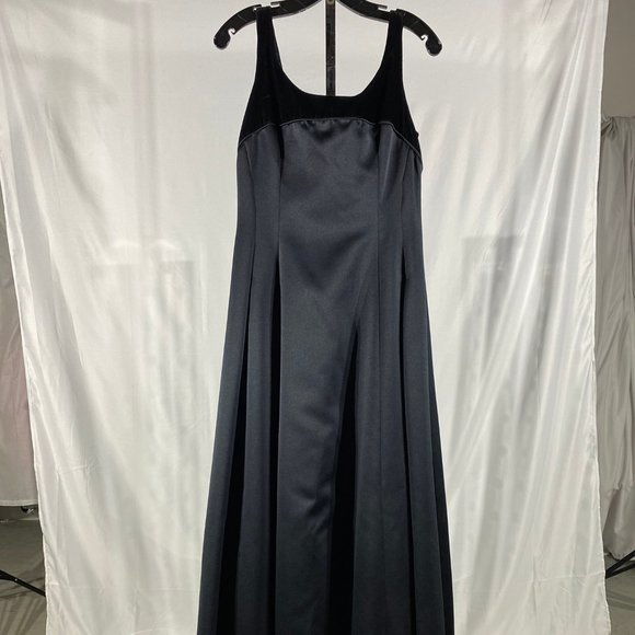 Jim Hjelm Occasions - Dress - Picture 1 of 5